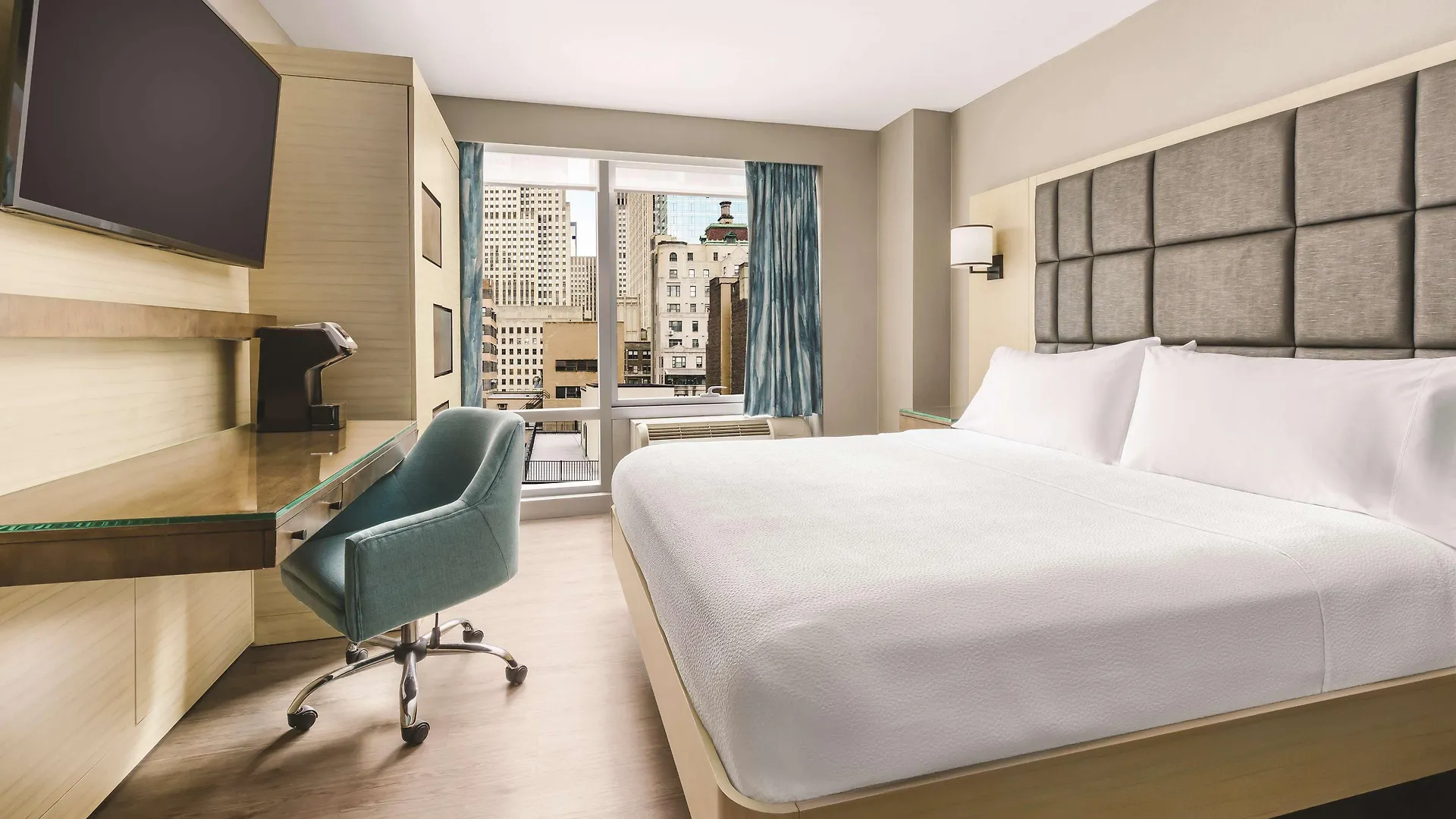 Hilton Garden Inn New York Times Square North 3*,